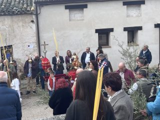 Domingo de Ramos 2025 en Albares: Inicio de la Semana Santa con Ramos de Olivo y Palmas