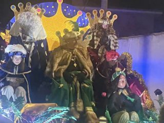 La magia de la cabalgata llenó Albares