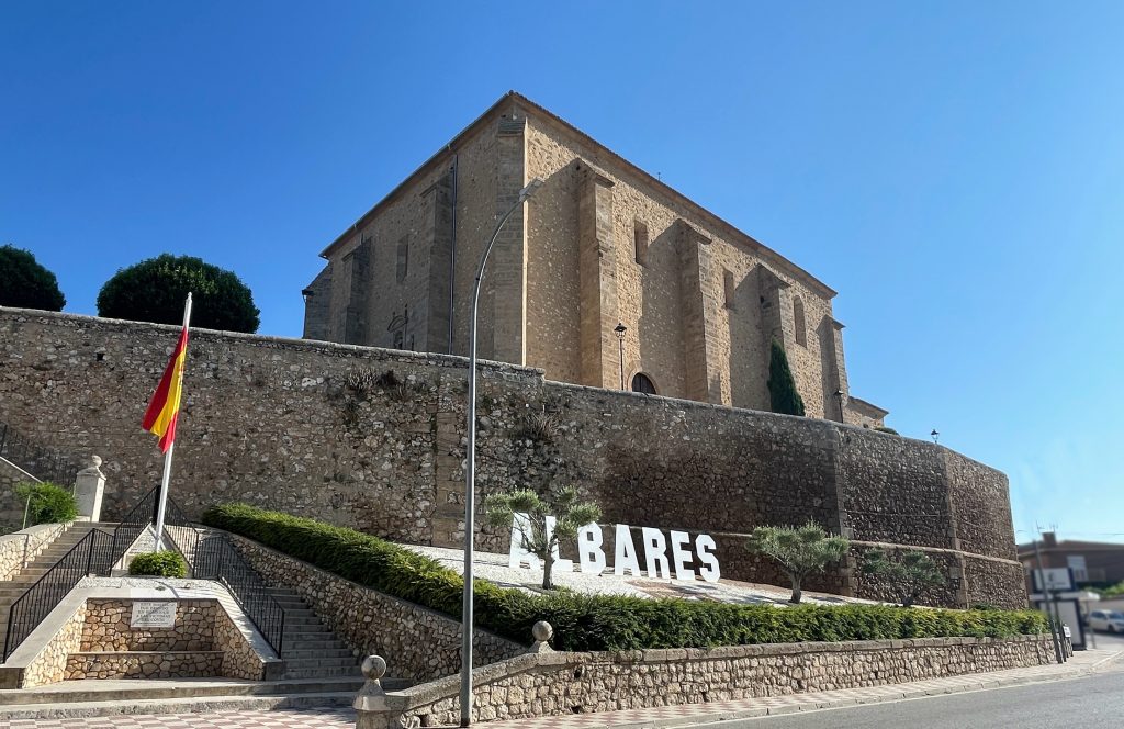 Iglesia de San Esteban Protomártir vista desde abajo