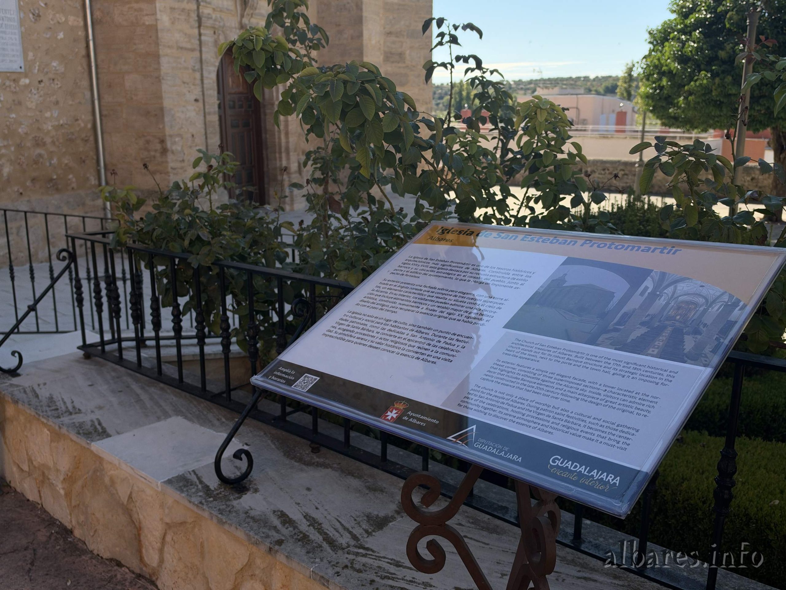 Albares estrena nuevos carteles informativos sobre sus monumentos